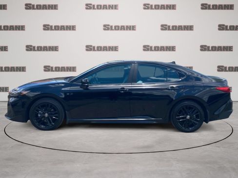 Used 2025 Toyota Camry SE w/ Convenience Package FWD image 2
