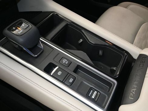 Used 2022 Nissan Pathfinder SV w/ SV Premium Package FWD image 28
