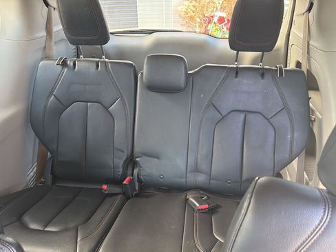 Used 2018 Chrysler Pacifica Touring-L Plus w/ Tire & Wheel Group image 22