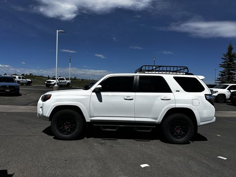 Used 2022 Toyota 4Runner SR5 Premium w/ Moonroof Package AWD/4WD image 2
