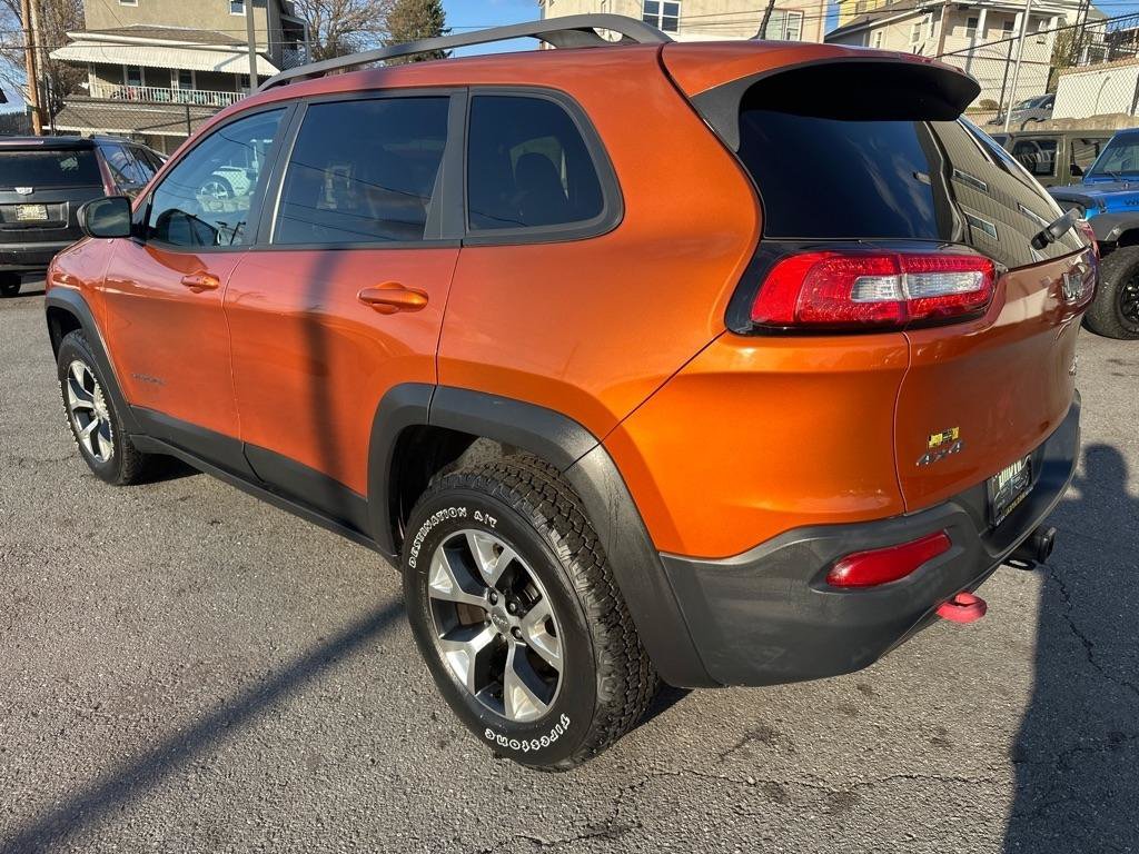 Used 2016 Jeep Cherokee Trailhawk w/ Comfort/Convenience Group AWD/4WD image 4