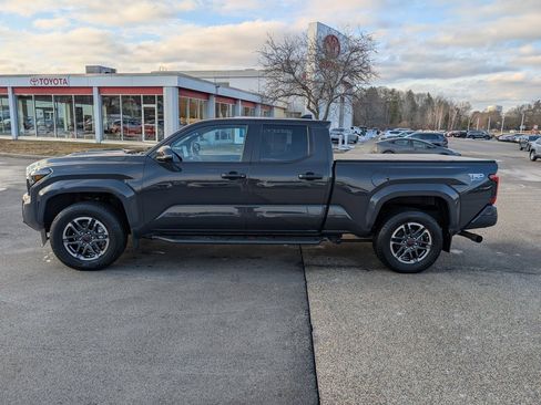 Used 2024 Toyota Tacoma TRD Off-Road image 2