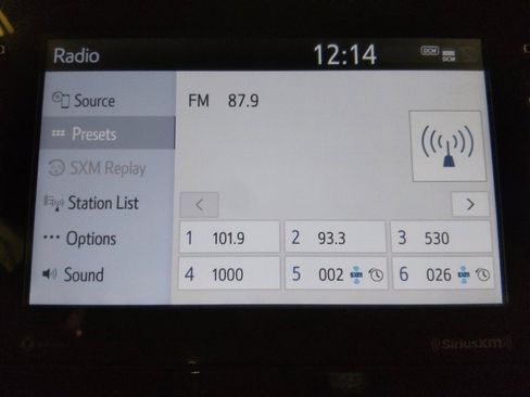 Used 2022 Toyota Camry SE w/ Convenience Package image 25