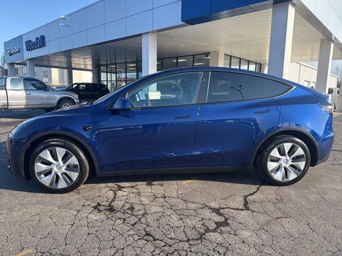 Used 2024 Tesla Model Y Long Range image 3