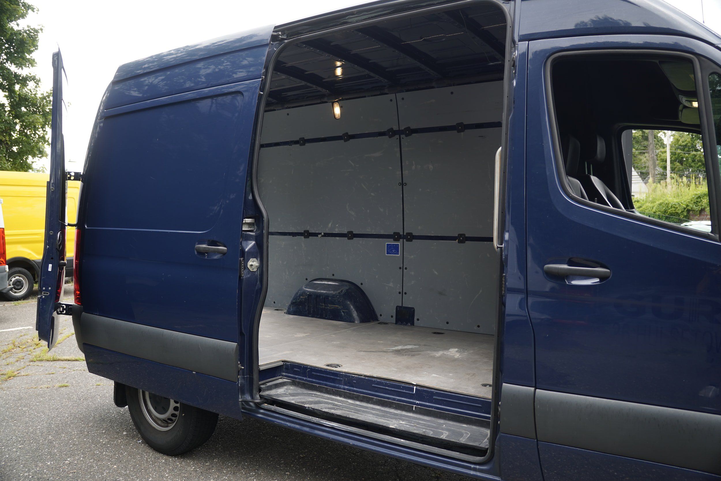 Used 2021 Mercedes-Benz Sprinter 1500 image 13