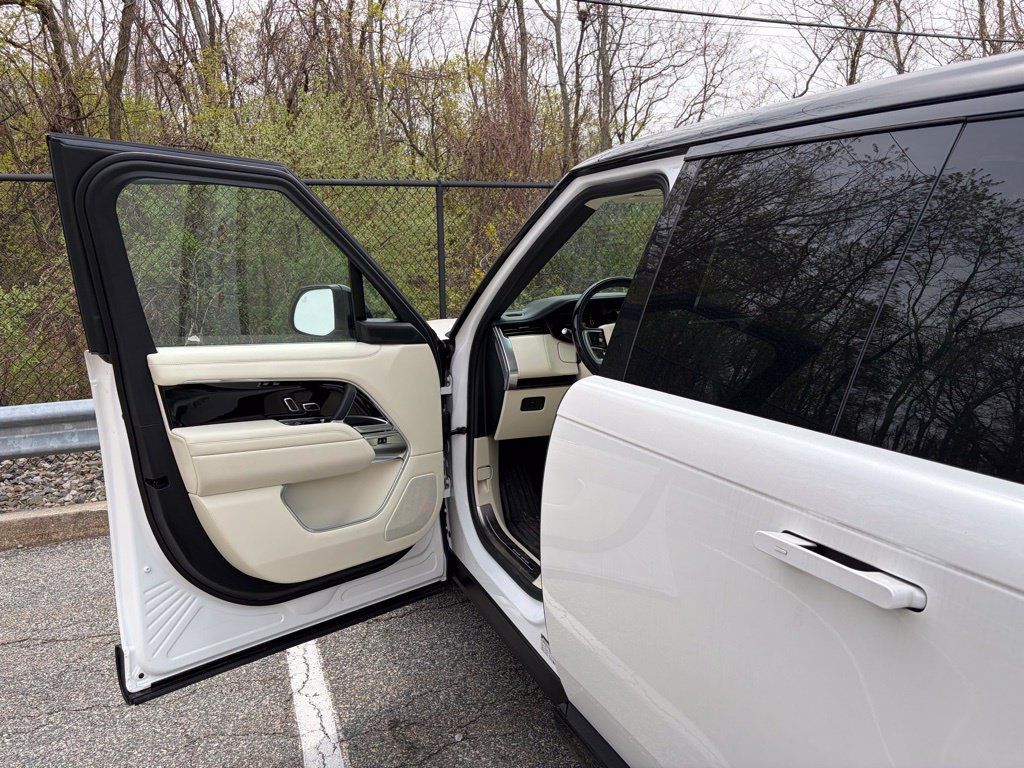 New 2025 Land Rover Range Rover SE AWD/4WD image 10