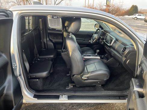 Used 2022 Toyota Tacoma SR5 image 13