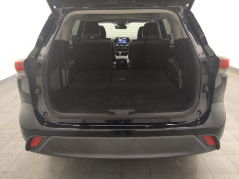 Used 2021 Toyota Highlander XLE FWD image 29