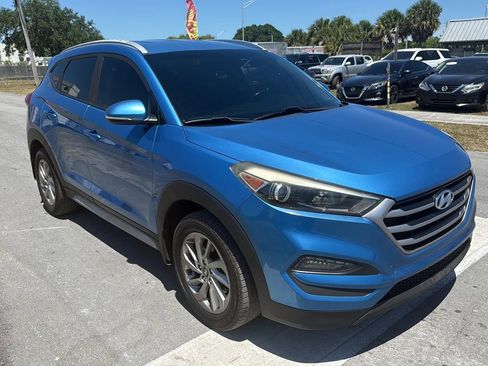 Used 2017 Hyundai Tucson SE Plus FWD image 3