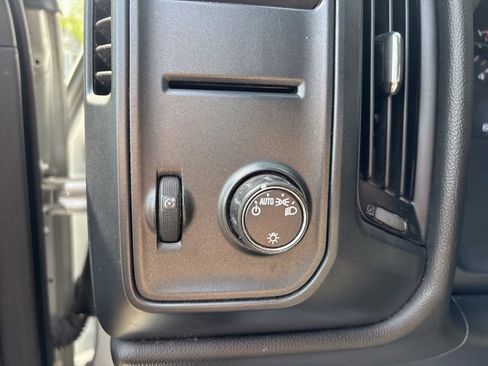 Used 2018 Chevrolet Silverado 1500 Custom w/ Custom Value Package image 12