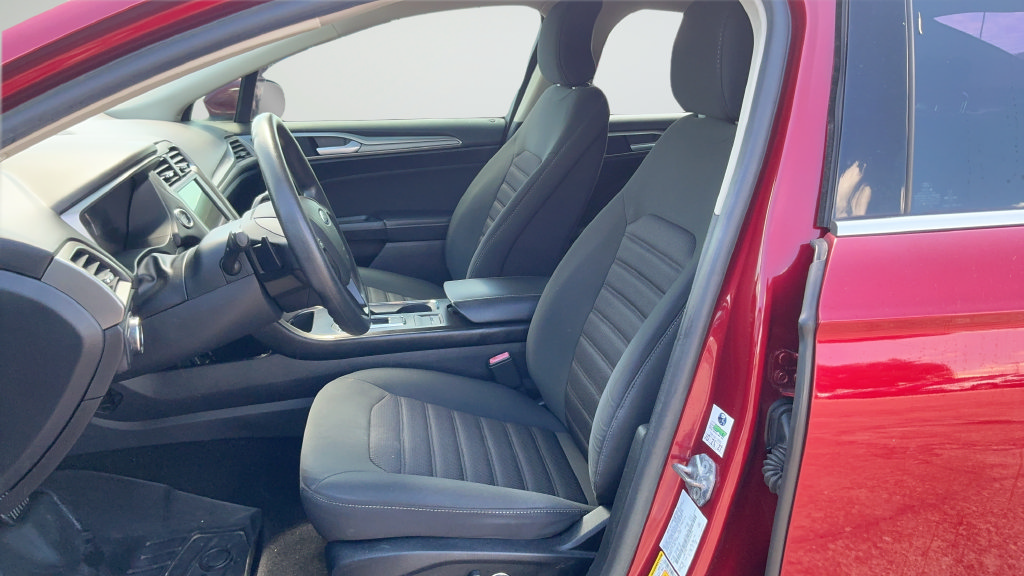 Used 2018 Ford Fusion SE w/ Fusion SE Technology Package FWD image 17
