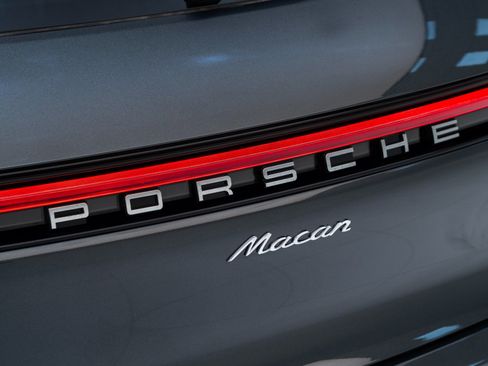 Used 2026 Porsche Macan AWD/4WD image 13