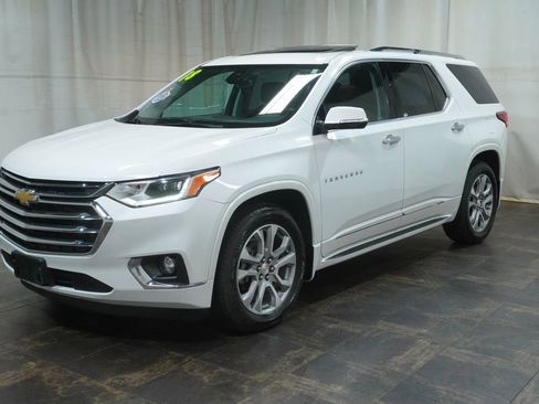 Used 2022 Chevrolet Traverse LS AWD/4WD image 2