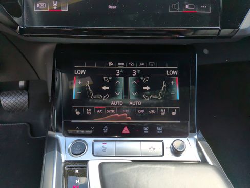 Used 2023 Audi e-tron Premium Plus w/ Premium Plus Package image 27