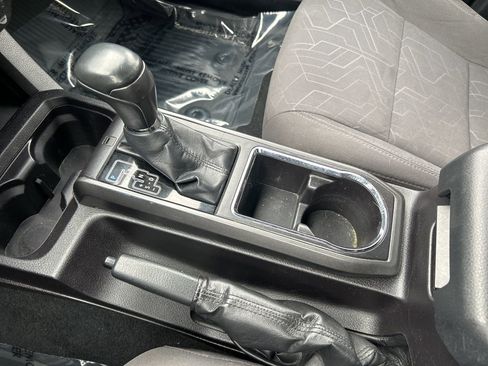 Used 2016 Toyota Tacoma TRD Off-Road w/ Premium & Technology Package image 16