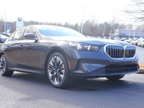 Used 2025 BMW 530i w/ Executive Package image 10