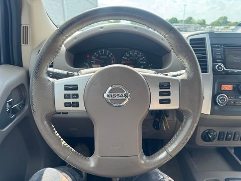 Used 2017 Nissan Frontier SV w/ SV Value Truck Package AWD/4WD image 14