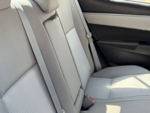 Used 2016 Toyota Corolla LE FWD image 14