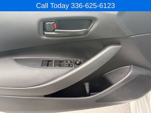 Used 2022 Toyota Corolla LE FWD image 14