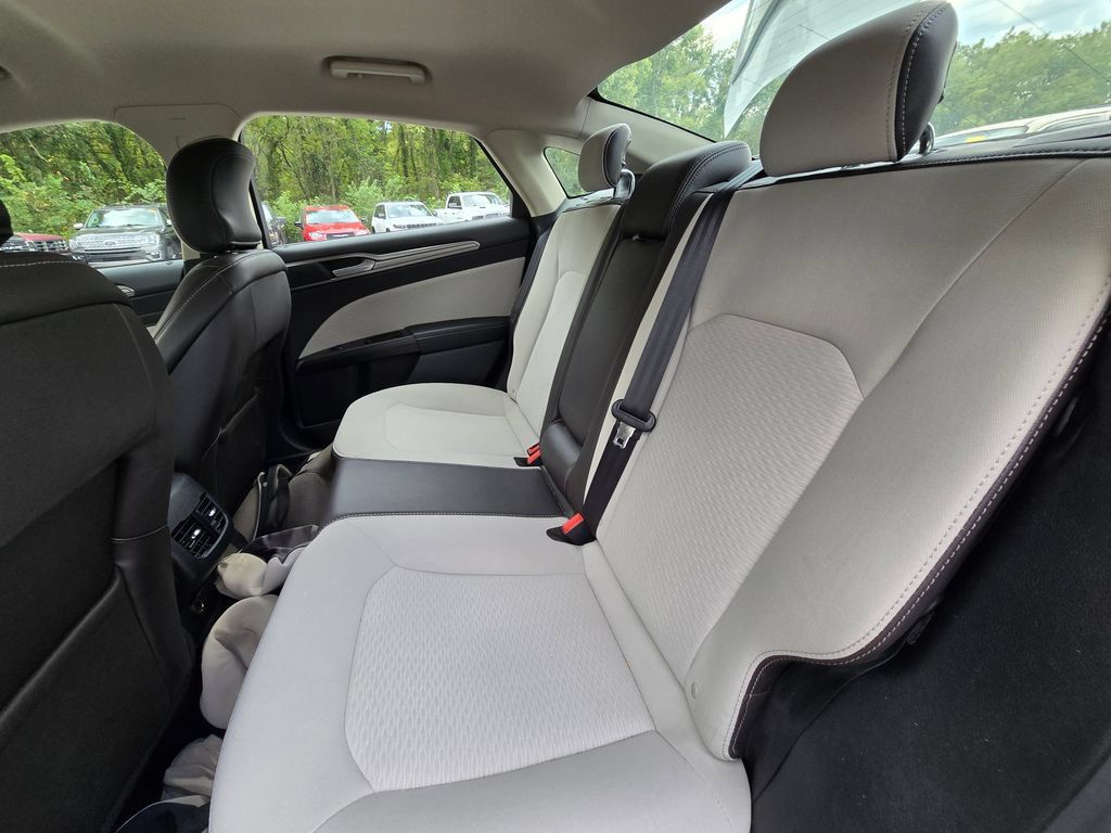 Used 2019 Ford Fusion SE w/ Equipment Group 151A FWD image 22