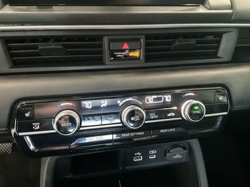 Used 2025 Honda Pilot Touring image 16