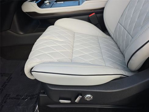 New 2026 Lincoln Navigator L Black Label AWD/4WD image 21