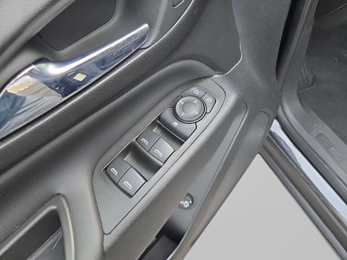 Used 2023 Chevrolet Equinox LT image 19