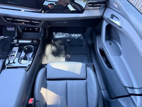 Used 2025 Audi Q6 e-tron Premium Plus w/ Premium Plus AWD/4WD image 19