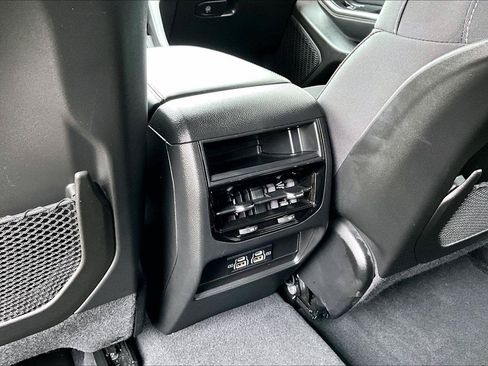 Used 2024 Jeep Grand Cherokee Laredo AWD/4WD image 10