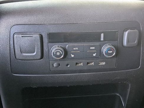 Used 2017 Chevrolet Suburban LT RWD image 14