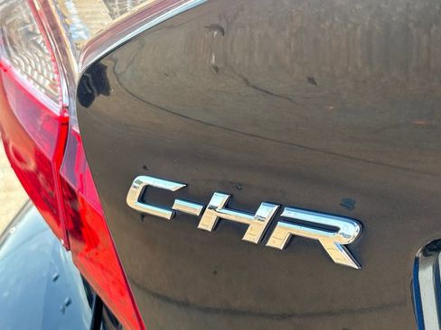 Used 2020 Toyota C-HR LE FWD image 29
