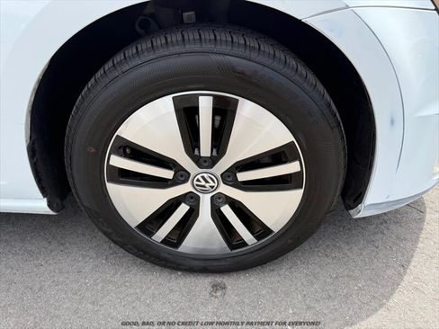 Used 2016 Volkswagen e-Golf SE FWD image 22