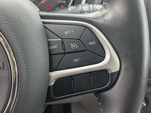 Used 2018 Jeep Compass Latitude w/ Popular Equipment Group FWD image 12