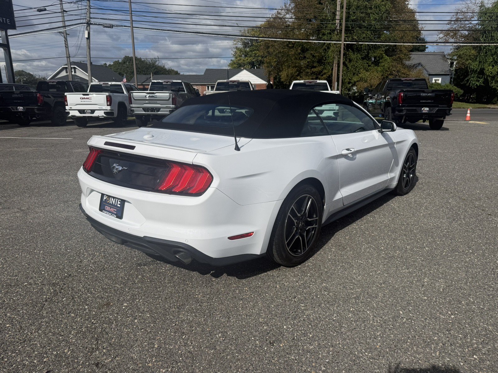 Used 2022 Ford Mustang Premium RWD image 3