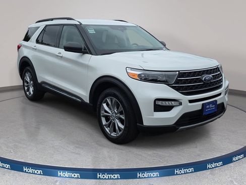 Certified 2023 Ford Explorer XLT w/ Equipment Group 202A AWD/4WD image 3