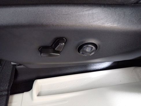 Used 2022 Chrysler Pacifica Touring-L w/ Uconnect Theater Family Group image 25