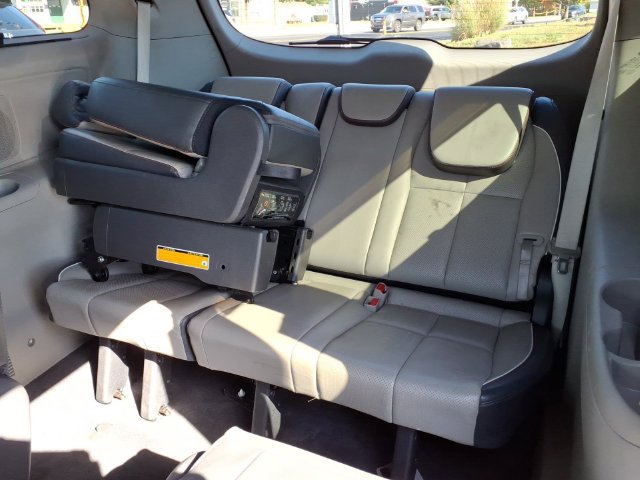 Used 2017 Kia Sedona LX w/ LX Essentials Premium Package FWD image 14