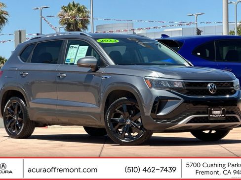 Used 2022 Volkswagen Taos SE FWD image 1