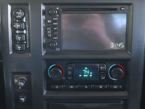 Used 2005 HUMMER H2 SUT w/ Preferred Equipment Group AWD/4WD image 35