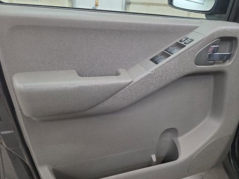 Used 2012 Nissan Frontier SV w/ SV Premium Utility Pkg image 24