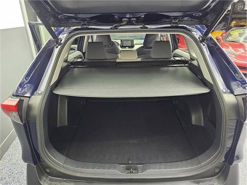 Used 2020 Toyota RAV4 XLE w/ Convenience Package AWD/4WD image 12