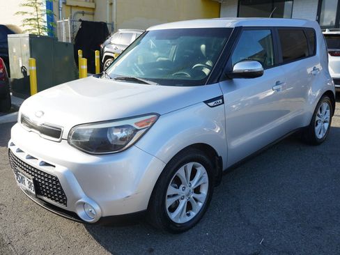 Used 2016 Kia Soul ! FWD image 5