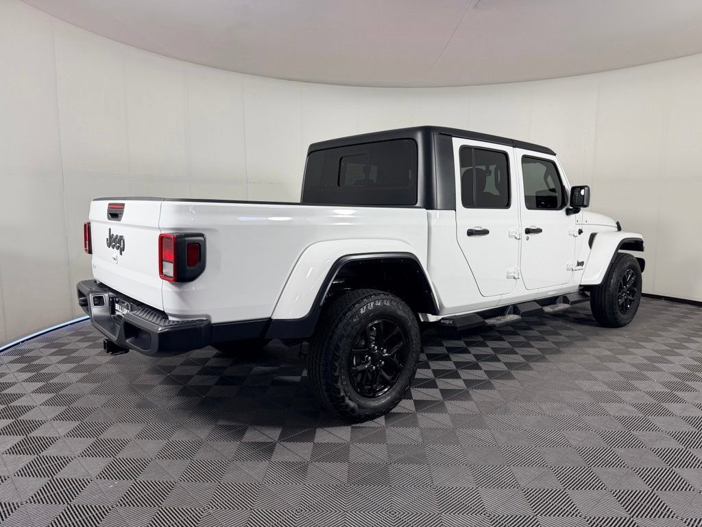 Used 2023 Jeep Gladiator Sport AWD/4WD image 8