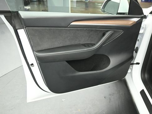 Used 2023 Tesla Model Y Long Range image 15