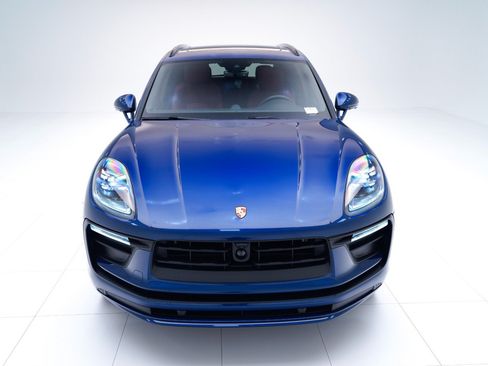Certified 2026 Porsche Macan AWD/4WD image 6
