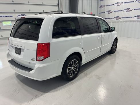 Used 2017 Dodge Grand Caravan SXT image 7