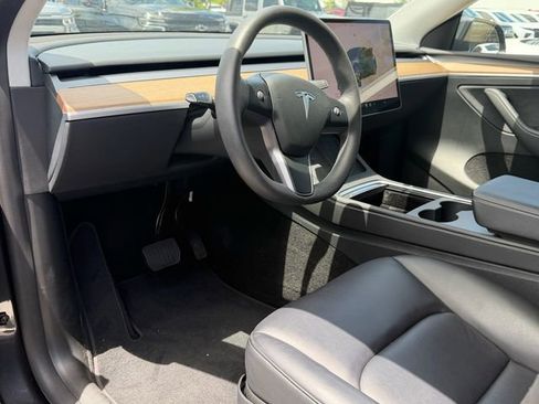 Used 2024 Tesla Model Y 2WD image 11