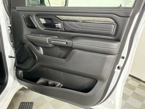 Used 2025 RAM 1500 Limited AWD/4WD image 16