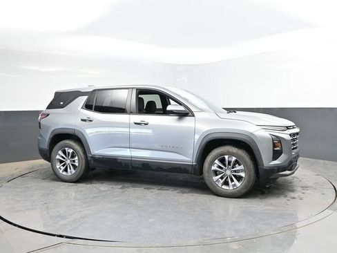 Used 2025 Chevrolet Equinox LT FWD image 3