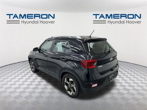Used 2023 Hyundai Venue SEL image 3